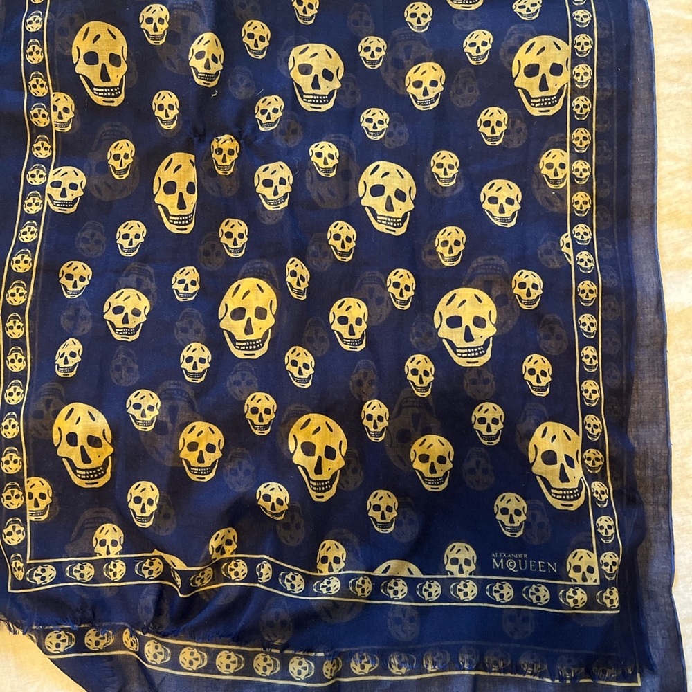 Alexander McQueen skull scarf